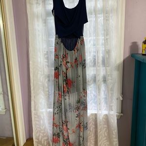 Mia&Tess navy floral maxi dress. Size: medium